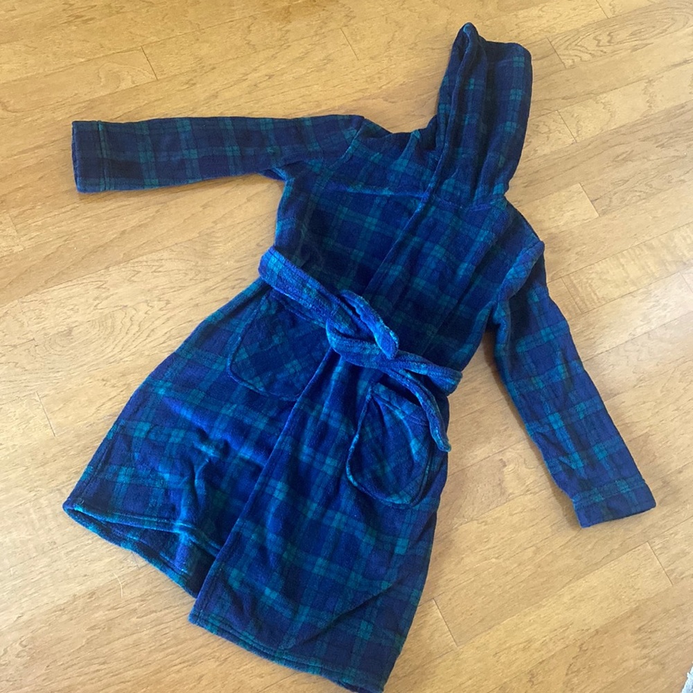 NEW with tags kids fuzzy Robe with hood ⭐️ ⭐️